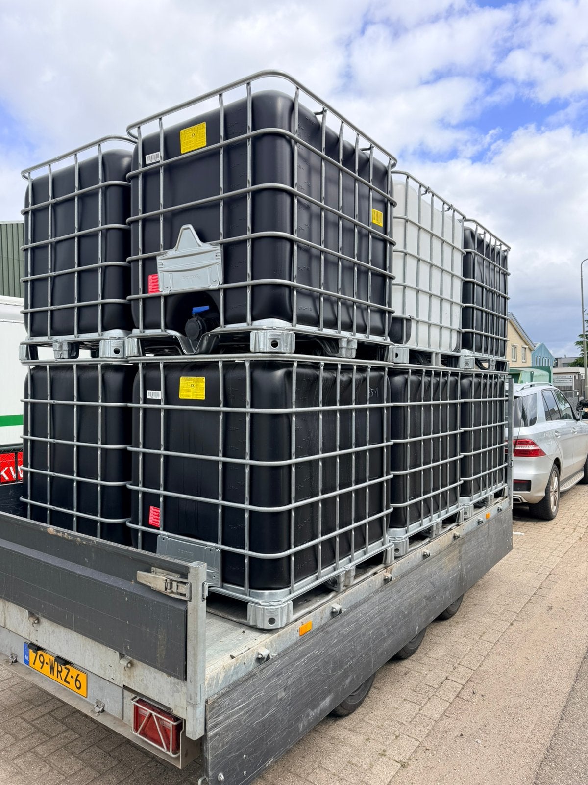 IBC Container met lijmresten in de bel, Ophalen
