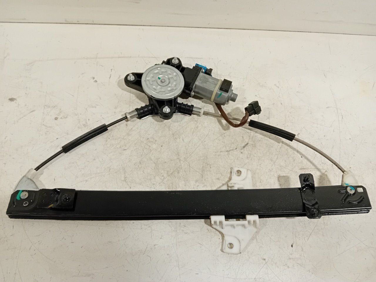 Raammechaniek elektrisch links voor Chevrolet Spark, Onderdelen@venauto.nl, Van der Ven Autorecycling B.V., Gebruikt, Ettenseweg 76, 4706 PB Roosendaal, The Netherlands