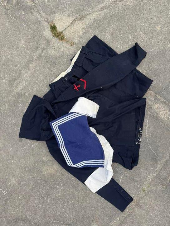 Vintage Koninklijke Marine uniform met emblemen, Ophalen of Verzenden, Marine, Nederland, Kleding of Schoenen