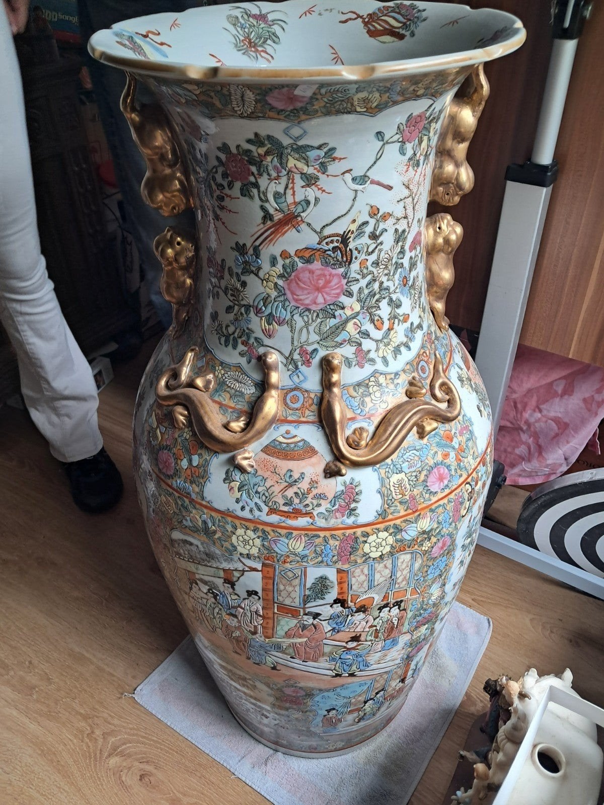 Grote Chinese porseleinen vaas met rijke decoratie, Ophalen of Verzenden
