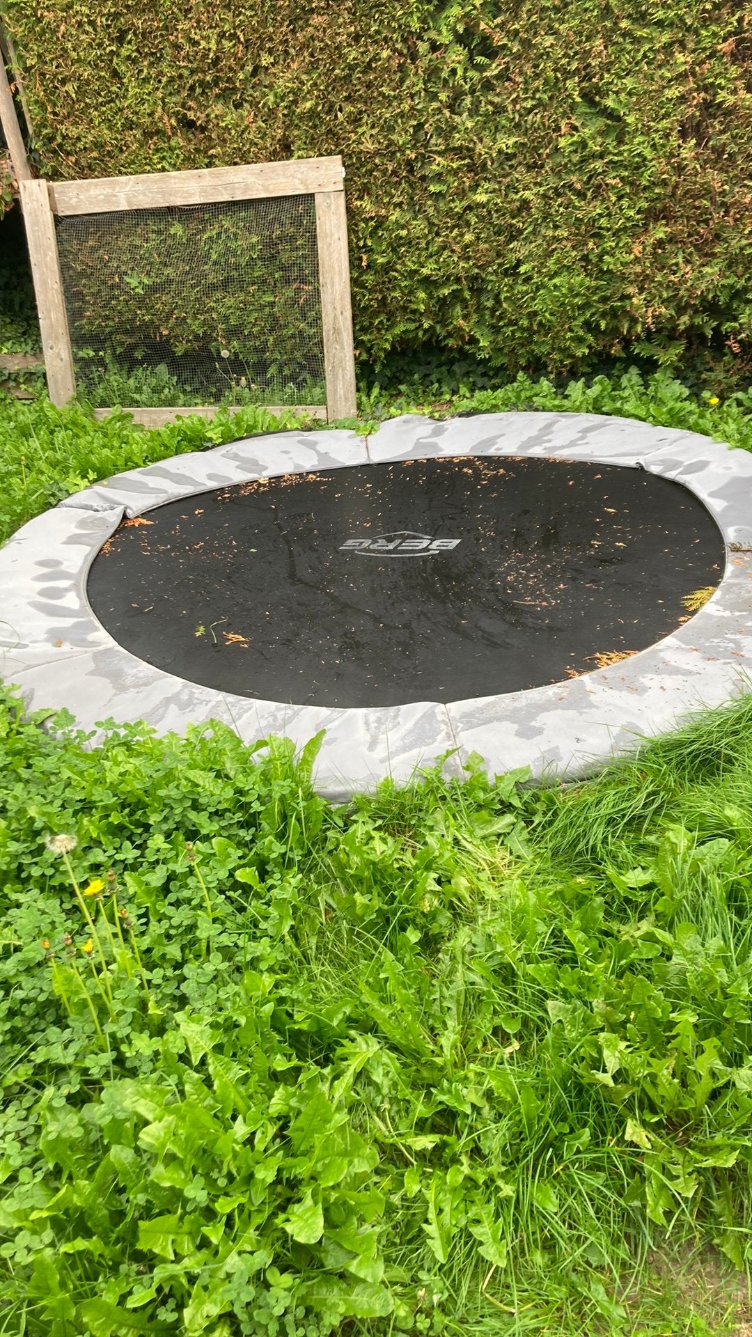 Berg Trampoline rond ingraaf/ inground, Ophalen, Gebruikt