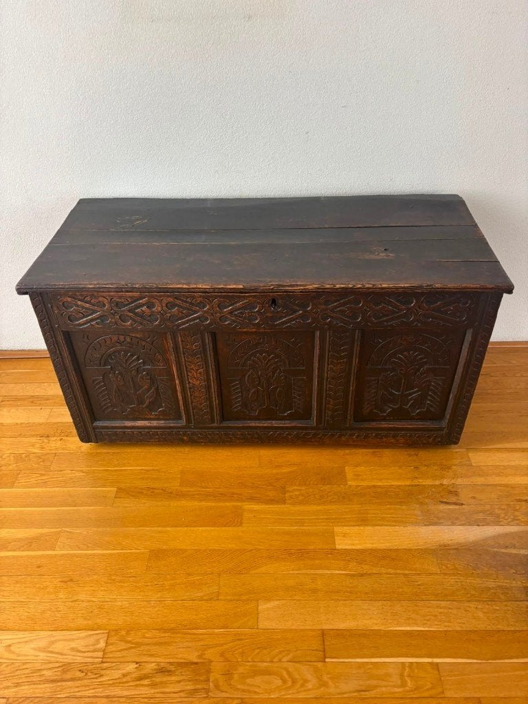 Antieke Kist met Gedetailleerd Snijwerk, Antiek en Kunst, Ophalen