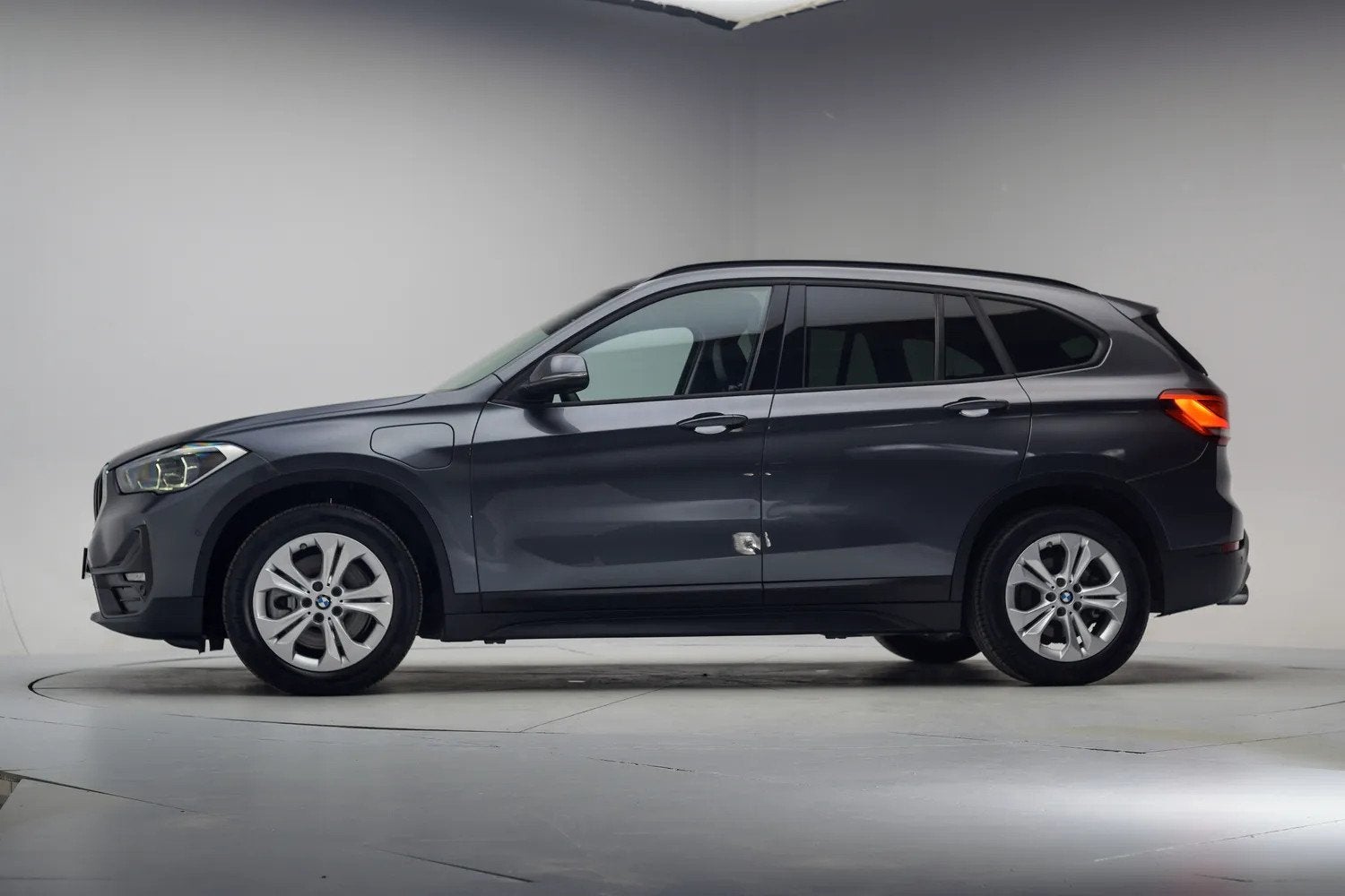 BMW X1 xDrive25e Executive [ LED Leder Navi prof. Stoelverwa, Auto's, Gebruikt, 750 kg, Bedrijf, Vierwielaandrijving