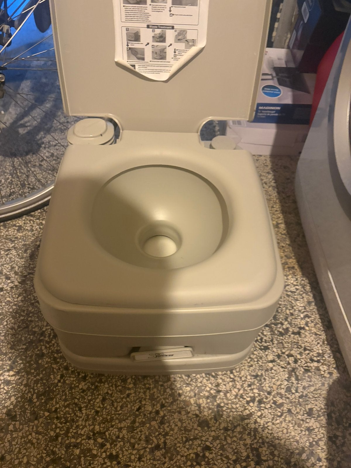 Chemisch camping toilet, Ophalen, Zo goed als nieuw