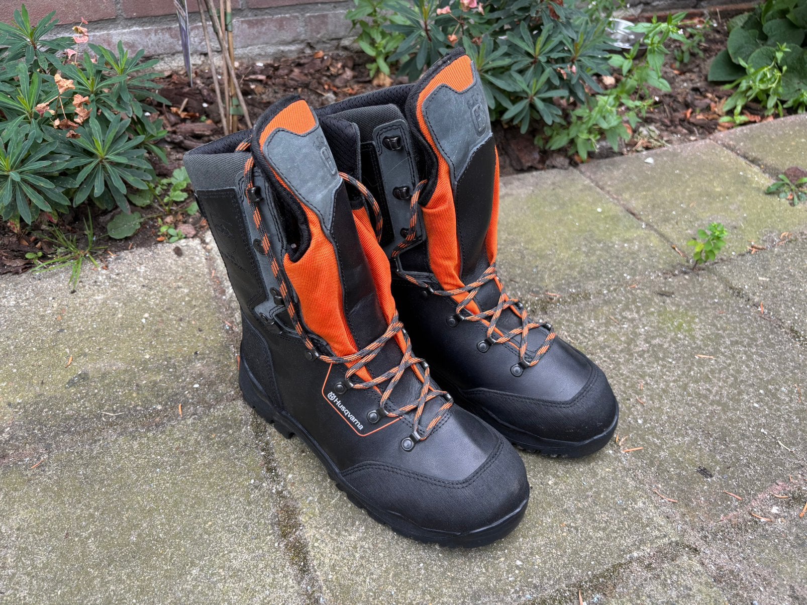 Husqvarna zaagschoenen, Ophalen, Nieuw