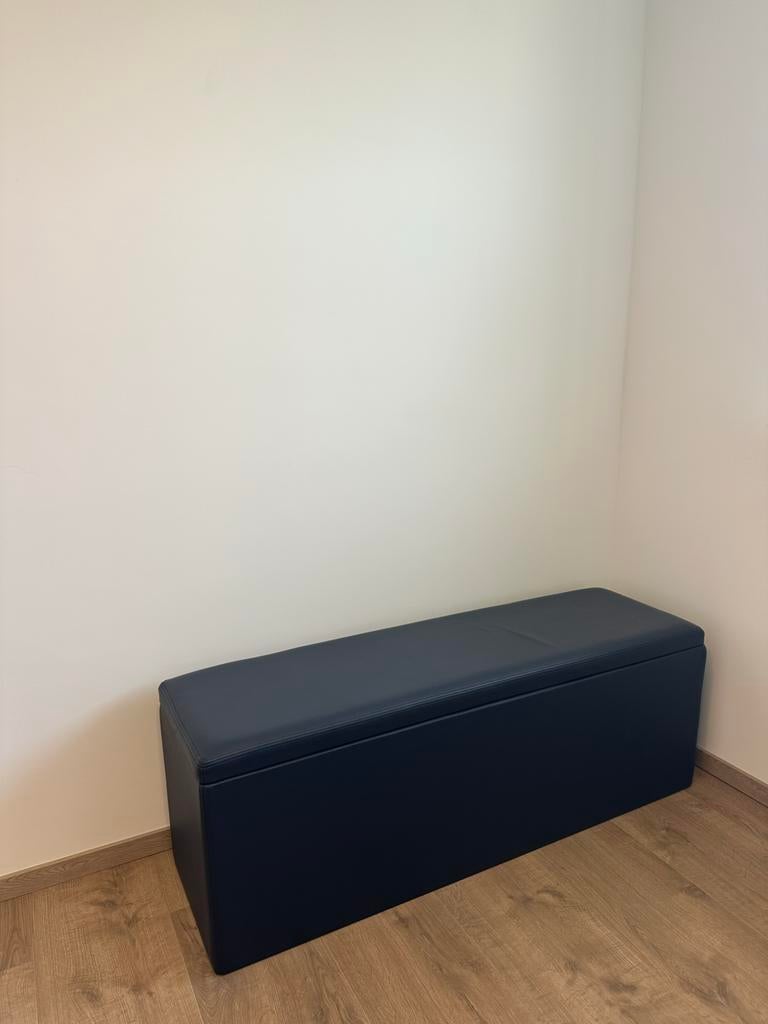 Donkerblauw bankje / voetenbank / bedbankje - nette staat, Huis en Inrichting, Banken | Voetenbanken en Poefen, Gebruikt, Ophalen of Verzenden