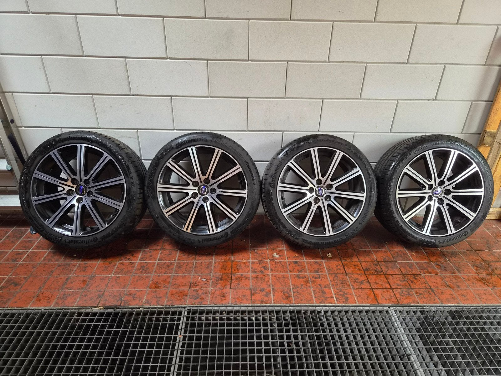 Volvo Titania 18 inch velgen met Continental zomerbanden, Auto-onderdelen, Banden en Velgen, 18 inch, Banden en Velgen, Ophalen of Verzenden