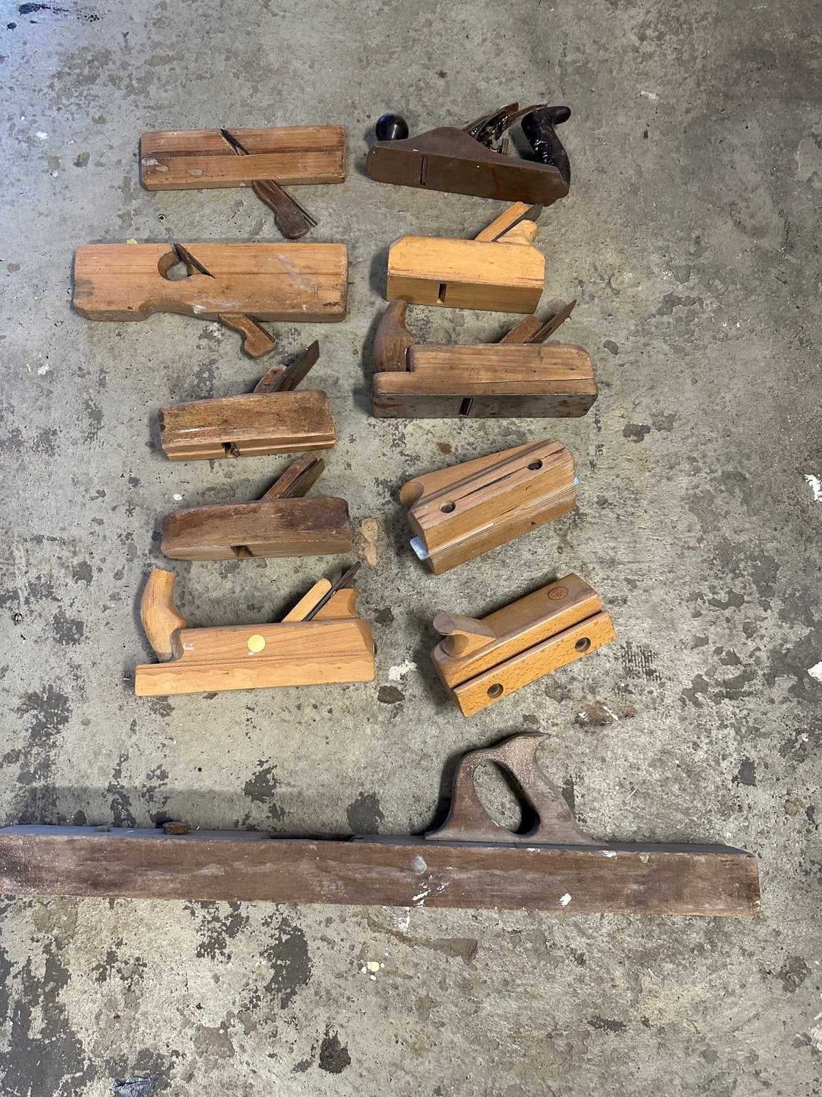 Partij van 12 antieke houten schaven, Ophalen