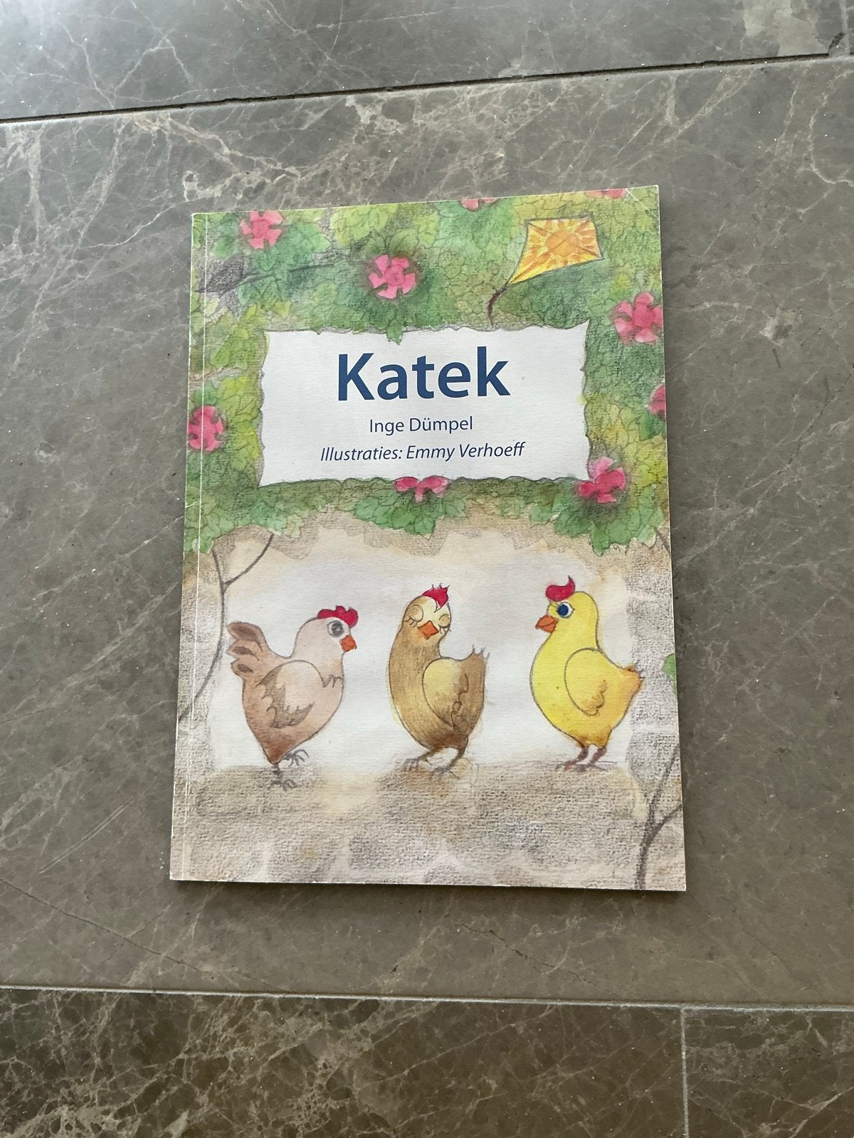 Katek: Indisch kind in Indonesië (1945-1950) - Gesigneerd, Ophalen of Verzenden, Zo goed als nieuw, Fictie algemeen