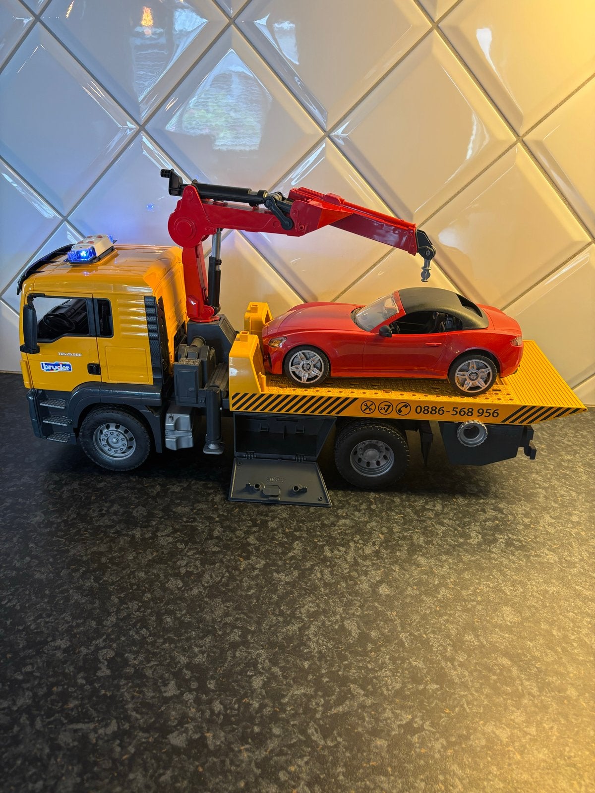 Bruder MAN TGA Takelwagen met sportwagen, Ophalen of Verzenden, Gebruikt