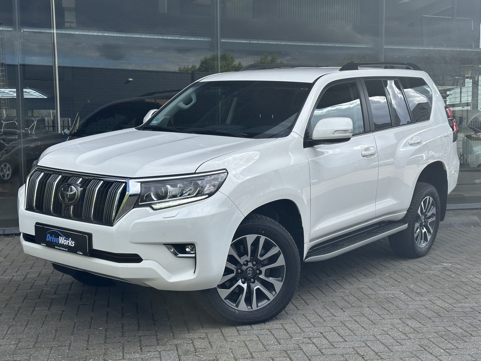 Toyota Land Cruiser 2.8 D-4D-F Professional | Leather | Nieu, Auto's, Automaat, Dealer onderhouden, Gebruikt, 4 cilinders
