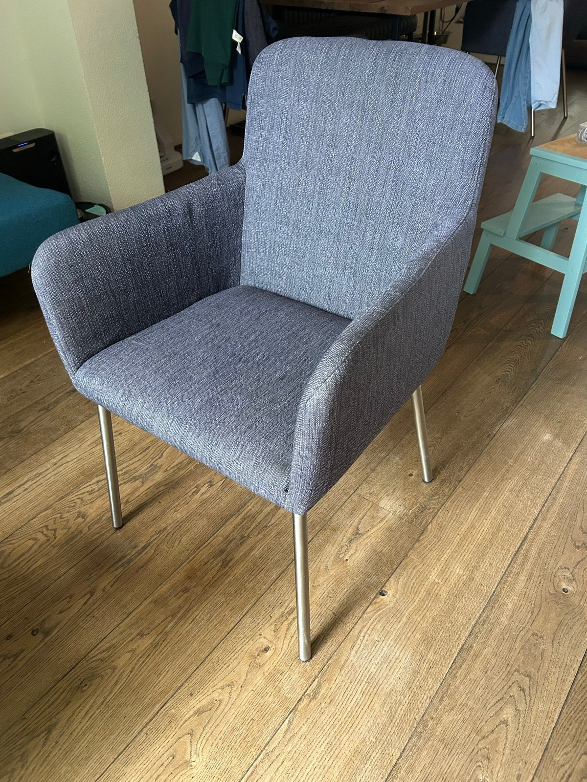 2 Comfortabele blauwe stoelen met metalen poten, Huis en Inrichting, Stoelen, Ophalen, Gebruikt, Twee, Blauw