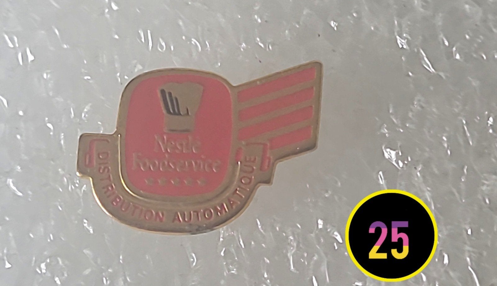 Vintage Nestlé Foodservice Pin - Distributie Automatique, Verzenden