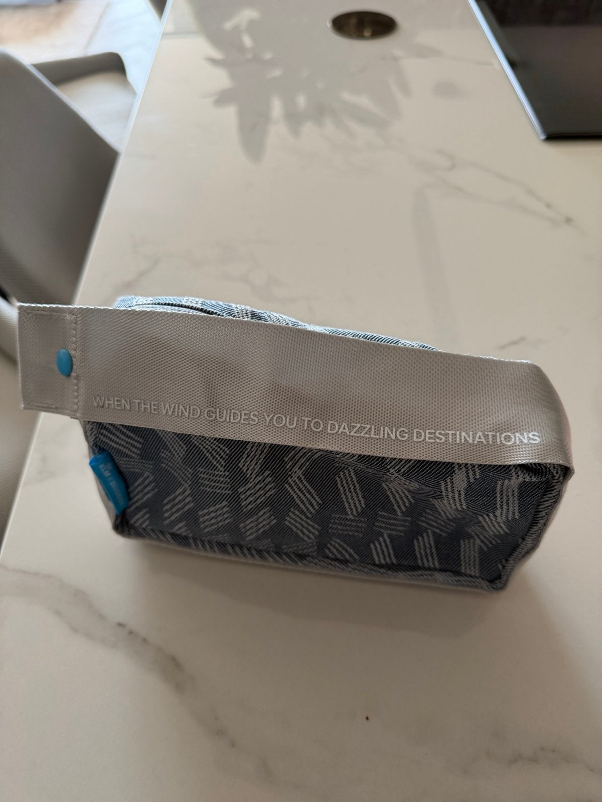 KLM Business Class amenity kit - ongeopend, Ophalen of Verzenden, Nieuw, Grijs, Softcase
