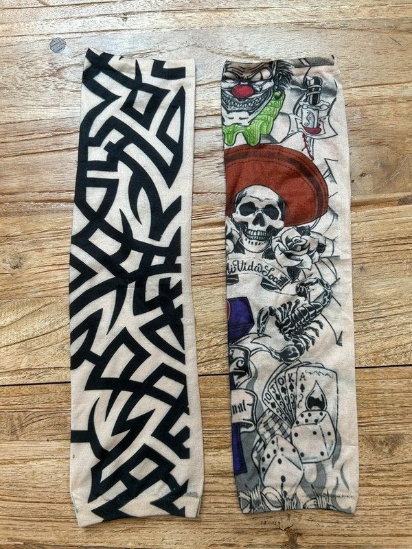 Gekleurde nep tattoo sleeves 2x, Hobby en Vrije tijd, Feestartikelen, Ophalen of Verzenden, Zo goed als nieuw, Versiering, Overige