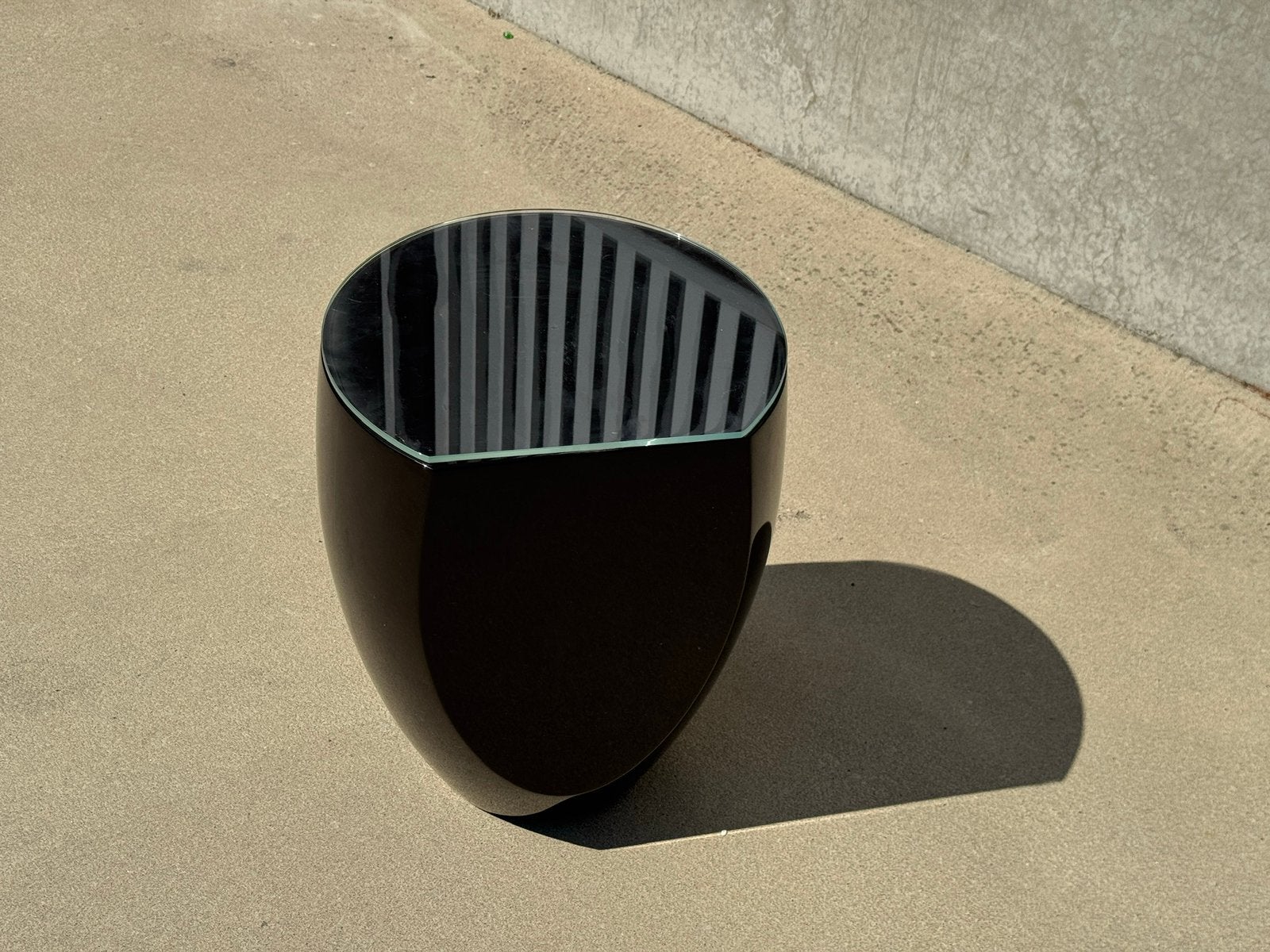 Italiaans pianolak design tafel | sokkel | interieur object, 45 tot 60 cm, Minder dan 55 cm, Rond, B&B Italia Minotti Flexform Cassina Vitra Pols Potten
