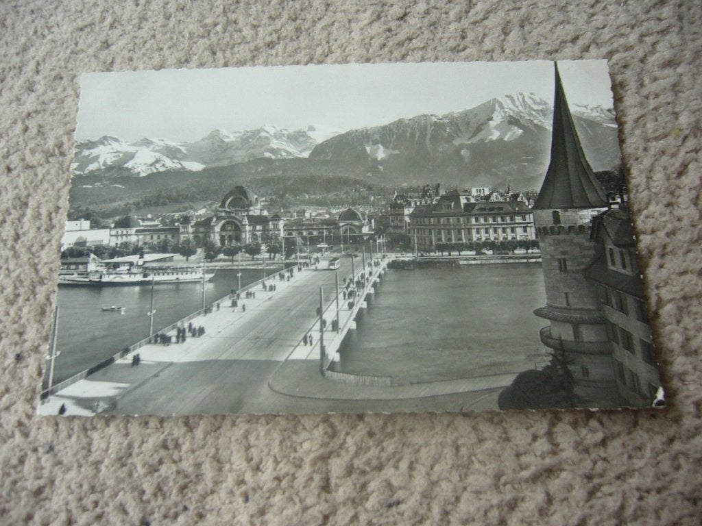 ZWITSERLAND  - LUZERN  = SEEBRUCKE U. BAHNHOF MIT DEN ALPEN, Ophalen of Verzenden, 1940 tot 1960, Ongelopen, Buiten Europa