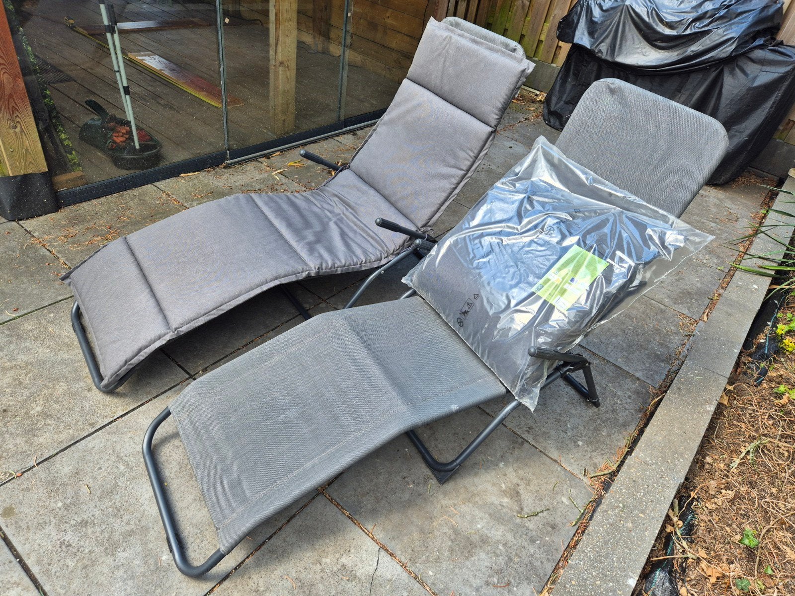 2 ligstoelen zgan met 2 kussens lounge tuinstoelen buiten, Tuin en Terras, Ophalen, Zo goed als nieuw, Textileen, Verstelbaar