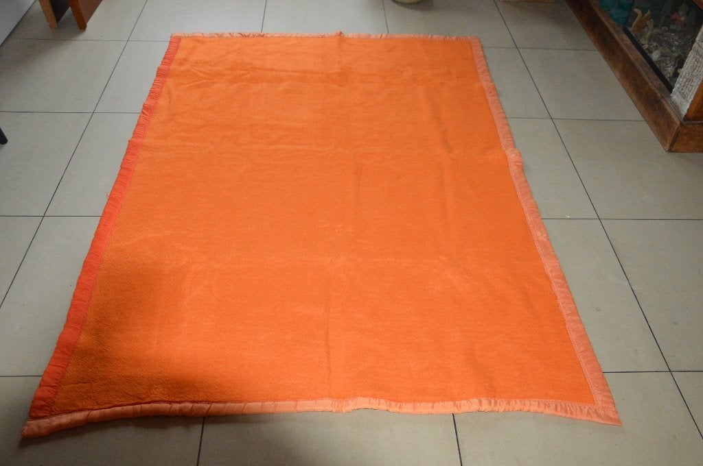 Vintage oranje/ gele dralon deken/ sprei / woondeken 143/200, Gebruikt, Overige materialen, Oranje, Ophalen of Verzenden