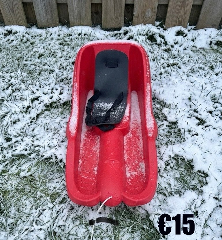 Rode kinderslee met veiligheidsgordel - Snow sled, Ophalen of Verzenden, Zo goed als nieuw