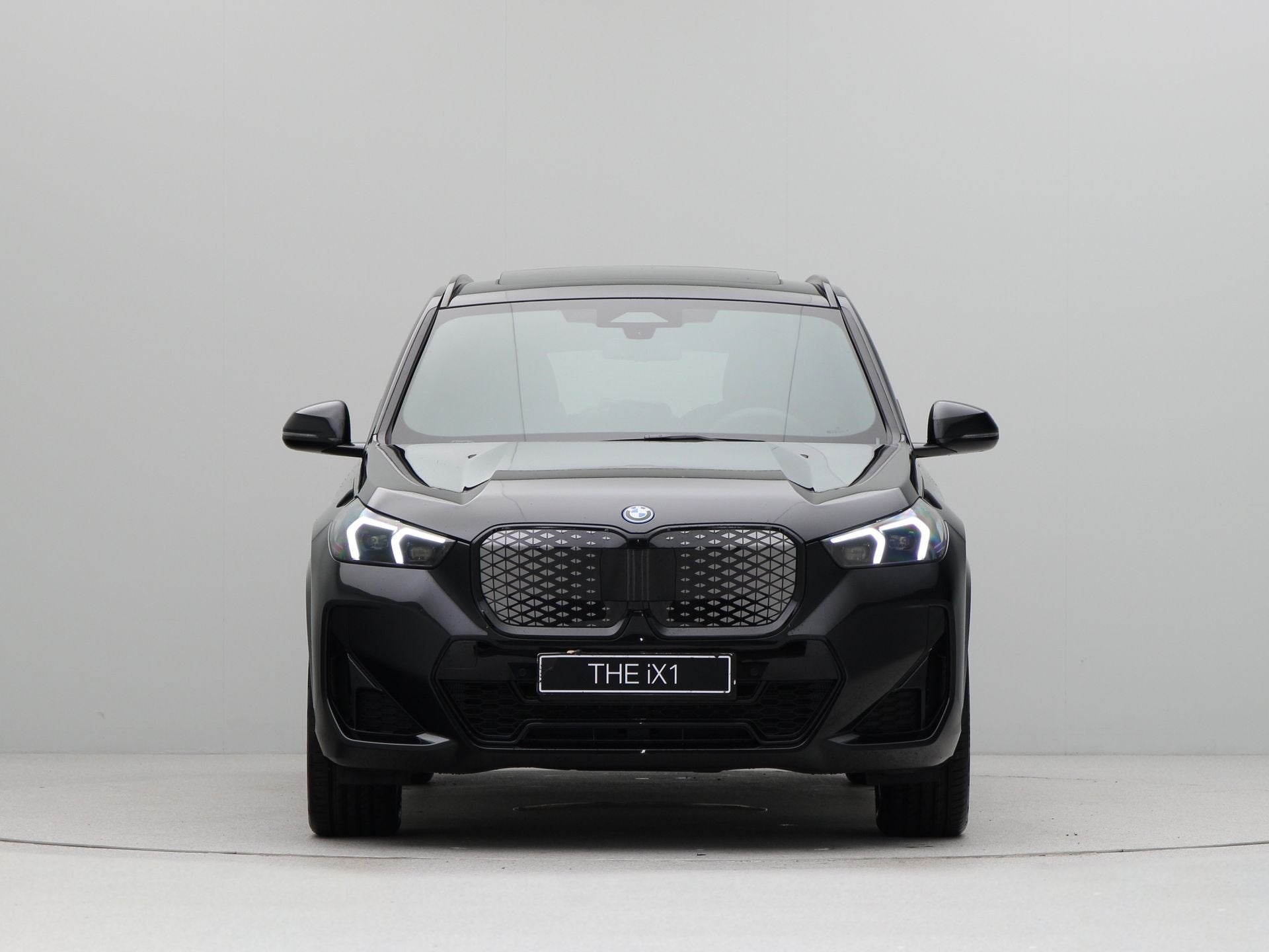 BMW iX1 eDrive20 67 kWh M Sport Edition (bj 2026, automaat), Met garantie (alle), Zwart, Origineel Nederlands, 420 min
