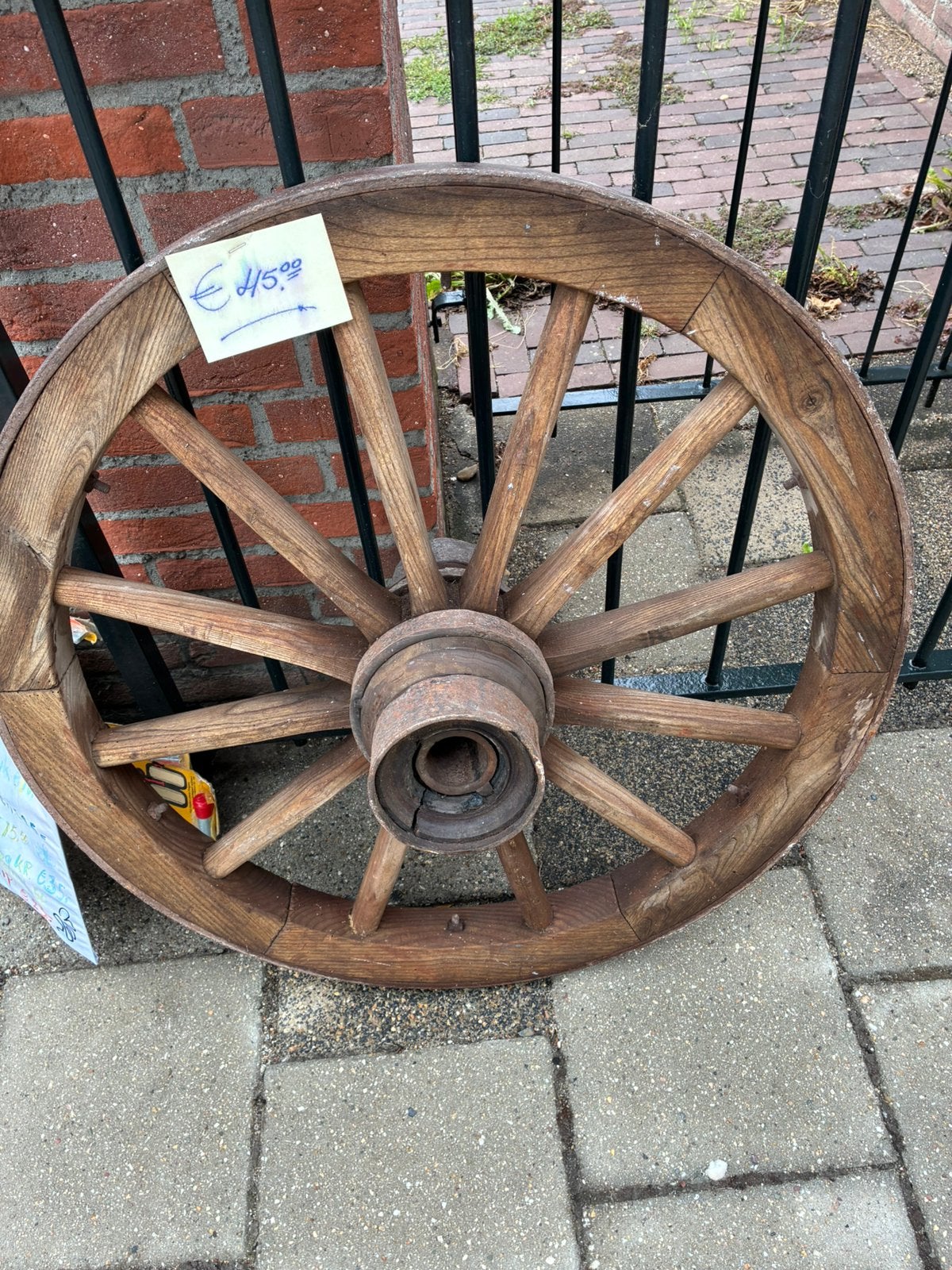 2 karren wiel decoratie voor in de schuur groot en klein, Ophalen of Verzenden, Zo goed als nieuw