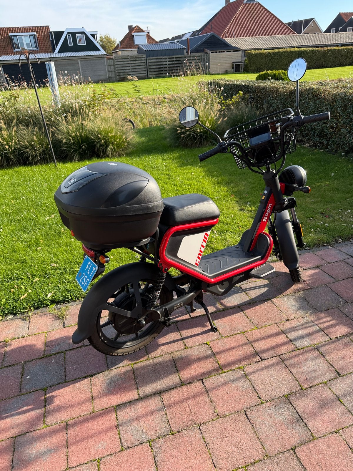 AGM Goccia elektrische scooter met helm en slot, Ophalen, Zo goed als nieuw, Maximaal 25 km/u