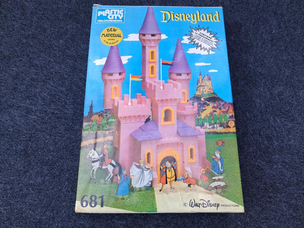 Vintage Disneyland Castle, Verzamelen, Disney, Ophalen, Assepoester of Belle, Zo goed als nieuw, Beeldje of Figuurtje