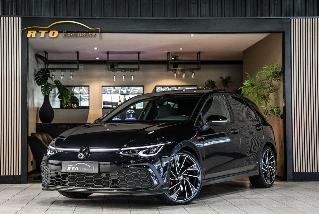 Volkswagen Golf 2.0 TSI GTI|Pano|ACC|19''|Stuur/stoelverw., 4 cilinders, 1984 cc, Zwart, Bedrijf
