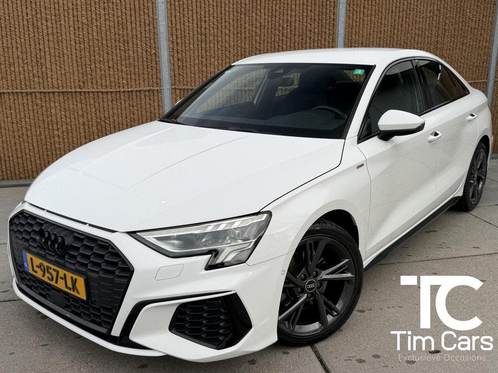 Audi A3 Limousine 30 TFSI S edition Automaat | Stoelverwarmi, Gebruikt, Wit, Bedrijf, 3 cilinders