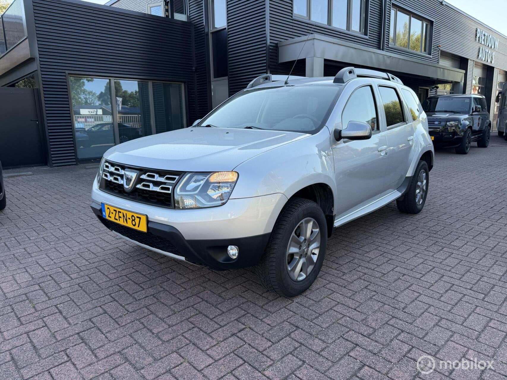 Dacia Duster 1.2 TCe 4x2 Prestige Airco Navigatie Trekh Nap, Auto's, Voorwielaandrijving, Euro 5, Gebruikt, Zwart