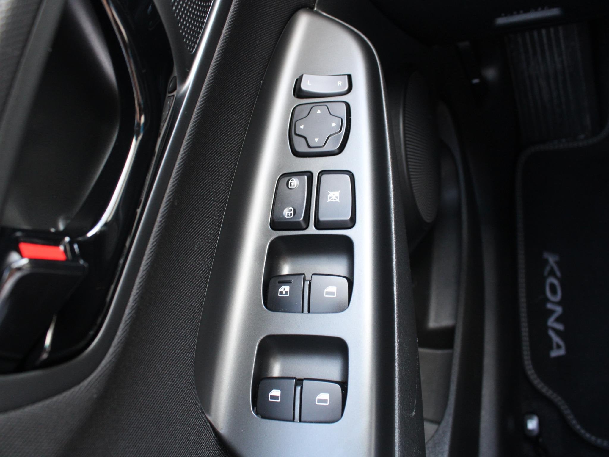 Foto 18 van Hyundai Kona 1.6 GDI HEV Comfort | APPLE CARPLAY | ACHTERUIT