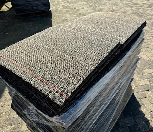 Tapijttegels grijs partij 20m2 60x60cm, Huis en Inrichting, Stoffering | Vloerbedekking, Niet ingevuld, Niet ingevuld, Zo goed als nieuw