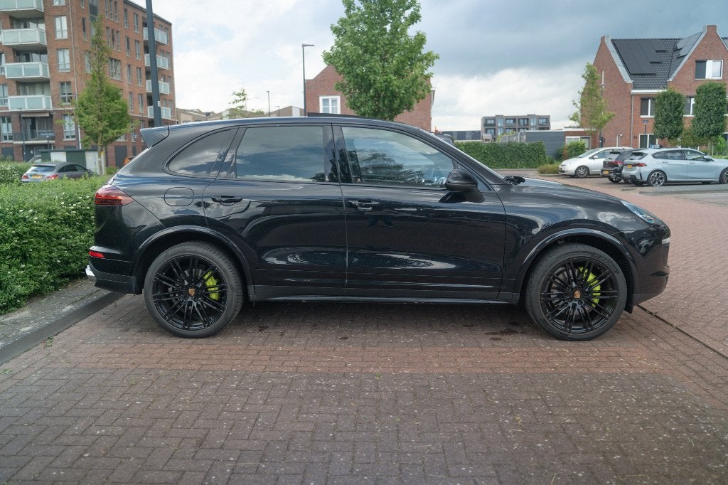 Porsche Cayenne 3.0 V6 416pk E-hybrid S Sport Chrono Pano, Auto's, Porsche, Automaat, Cayenne, 2995 cc, 138 €/maand