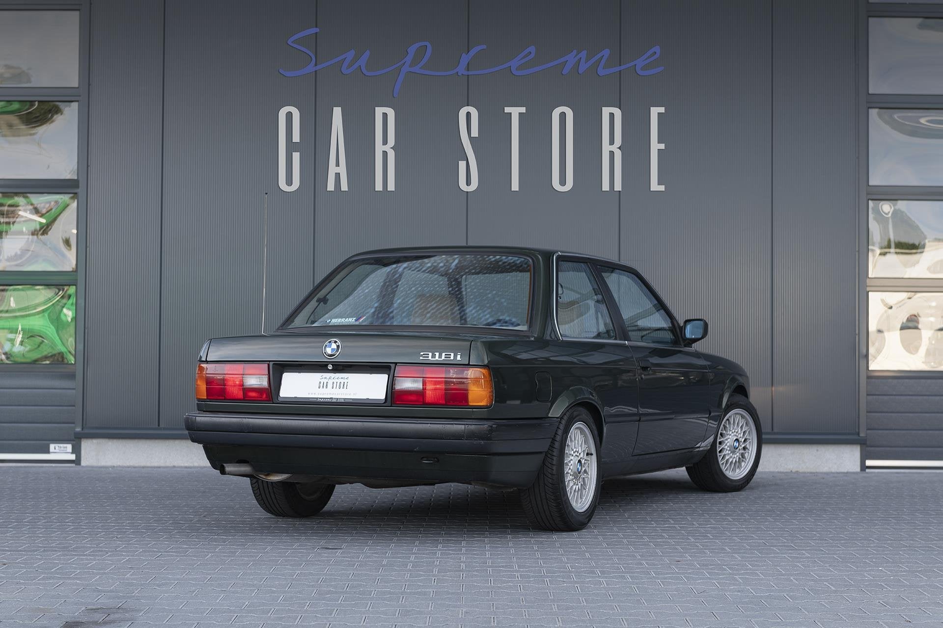 BMW 3-serie 318i I E30 I Klapramen I BBS I Malachitegroen, Automaat, Gebruikt, Beige, 4 cilinders
