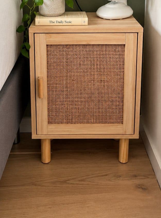 Nachtkastjes (2x)  met rotan deur - Zo goed als nieuw, Ophalen, 55 tot 70 cm, Zo goed als nieuw, 45 tot 65 cm