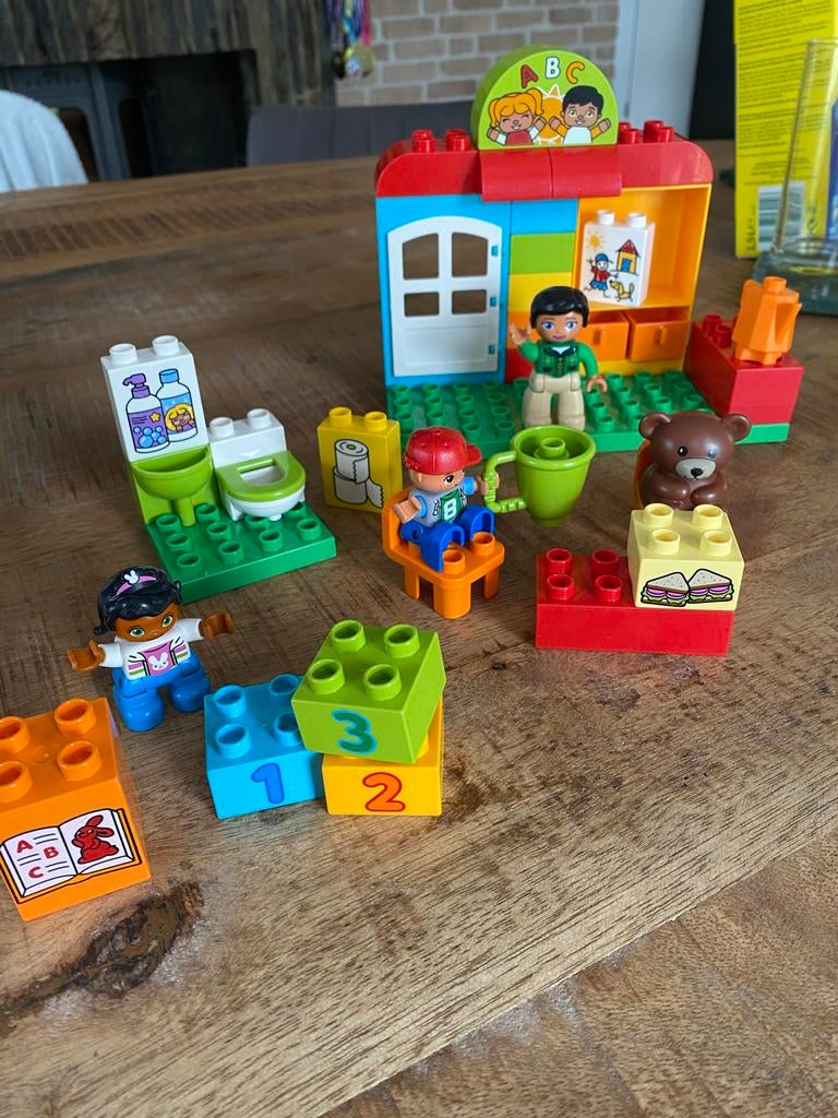 Duplo Kleuterklas / School set met figuren en accessoires, Ophalen, Gebruikt, 2 tot 4 jaar