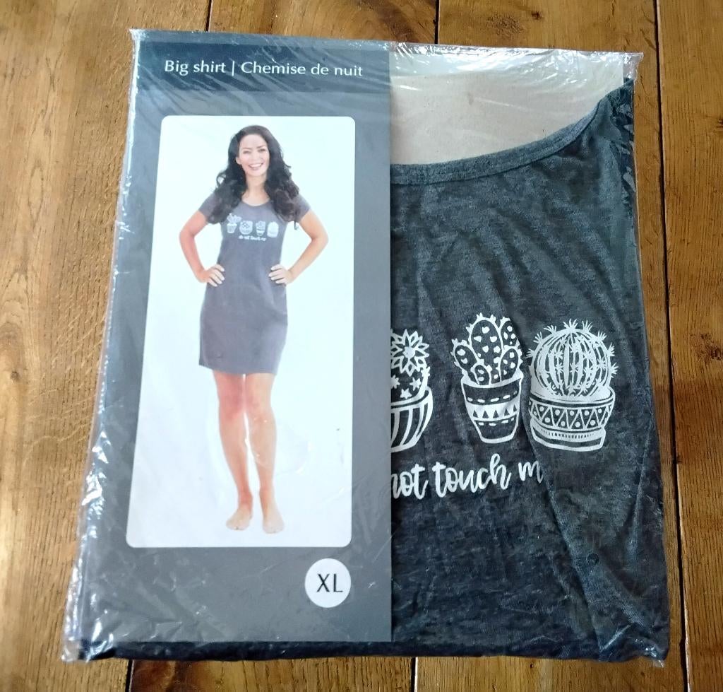 Nachthemd - bigshirt -  cactussen en tekst: do not touch me, Ophalen of Verzenden, Grijs, Nachtkleding