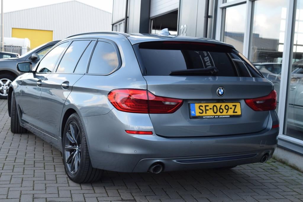 BMW 5-serie Touring 520d High Executive | Head-Up | Dodehoek, Automaat, Achterwielaandrijving, 2000 kg, 23 km/l