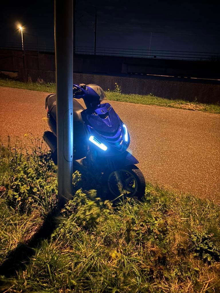 zip 125cc, Fietsen en Brommers, Scooters | Piaggio, Ophalen of Verzenden, Zo goed als nieuw, Tweetakt, Zip