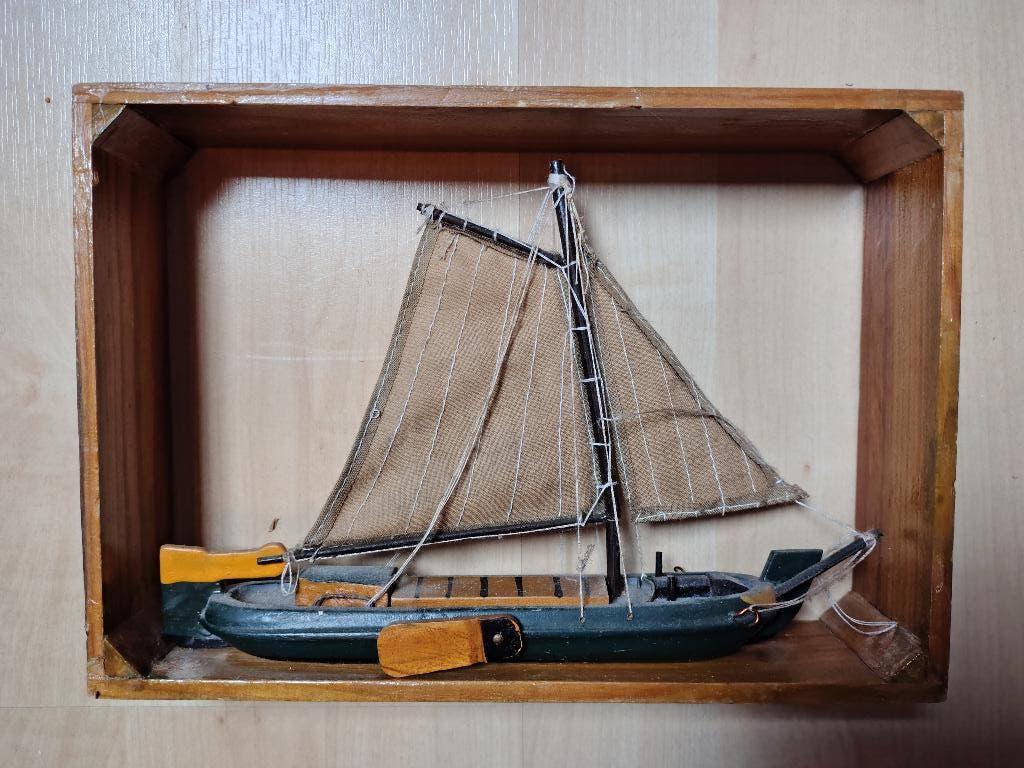 Houten zeilschip (tjalk) in frame, Ophalen of Verzenden, Gebruikt, Zeilboot, Schaalmodel
