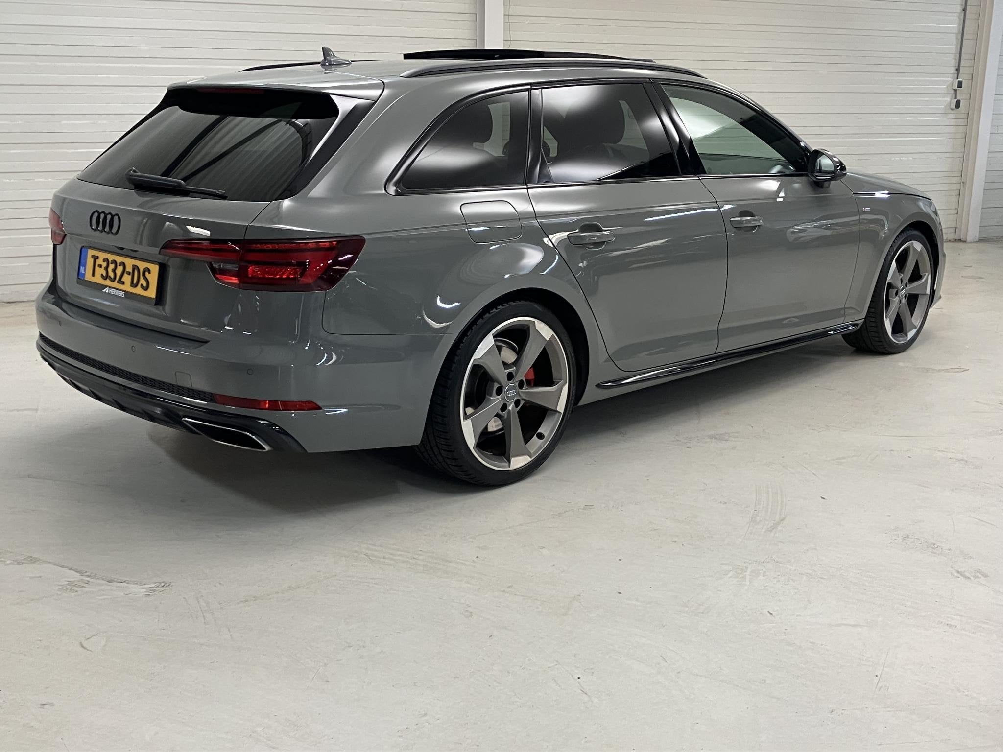 Audi A4 Avant 40 TFSI Sport S line black edition / Panoramis, Auto's, Audi, Stof, Gebruikt, 1984 cc, A4