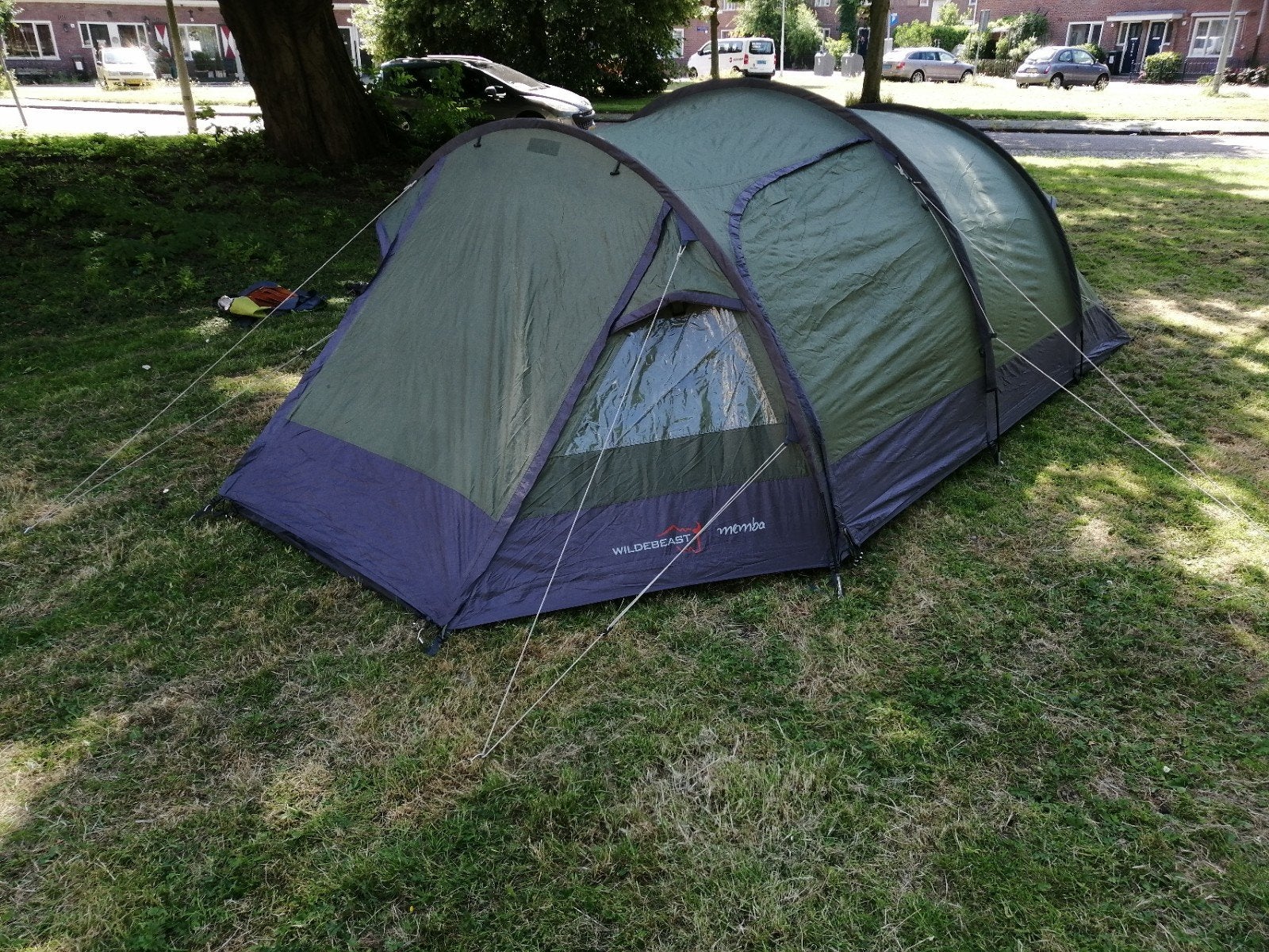 Wildebeast Memba  2-4 persoons festival of familie tent, Caravans en Kamperen, Tenten, Ophalen, Gebruikt, Tot en met 4