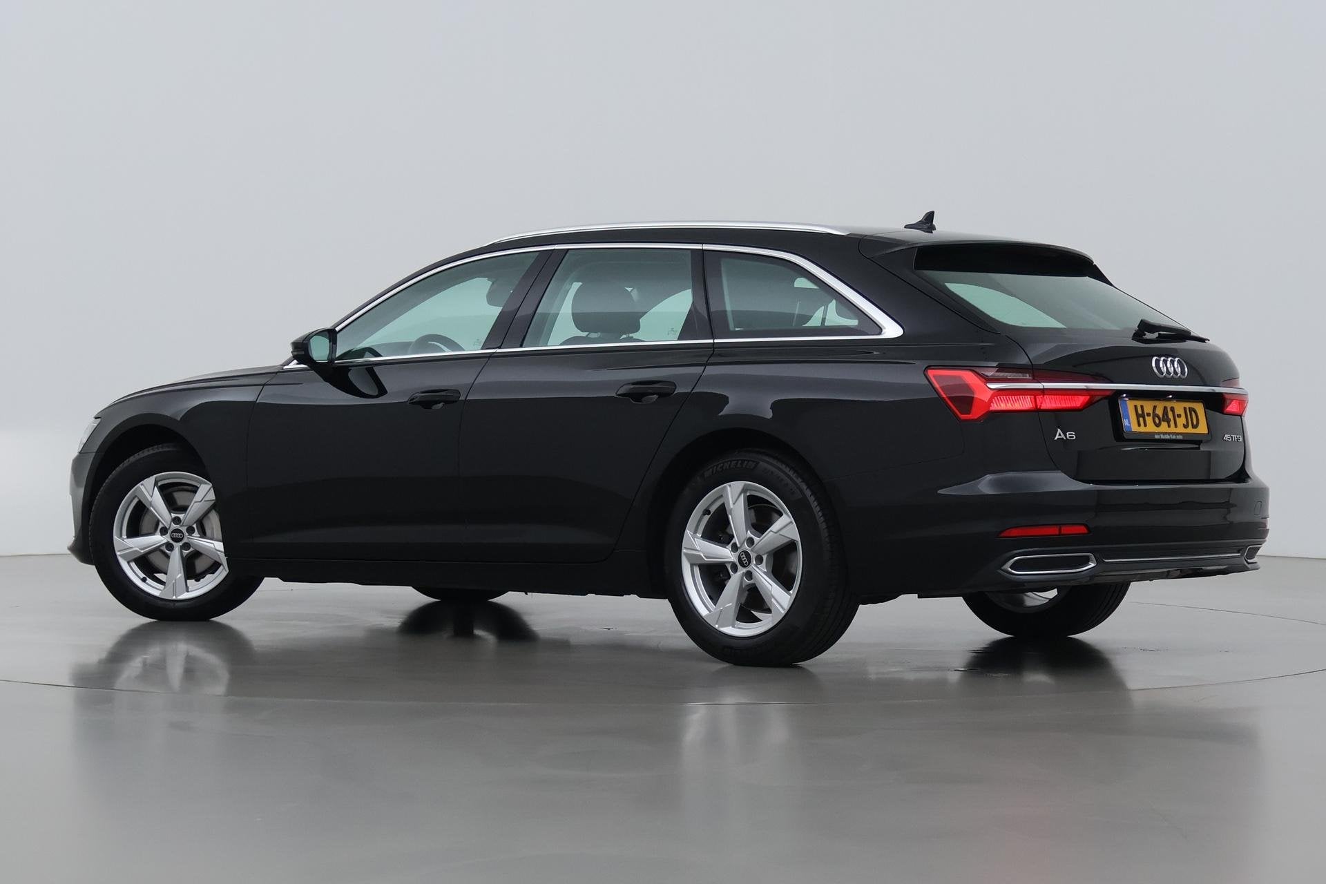 Audi A6 Avant 45 TFSI Design Pro Line Plus | ACC | Trekhaak, Auto's, Stof, Gebruikt, 4 cilinders, Zwart
