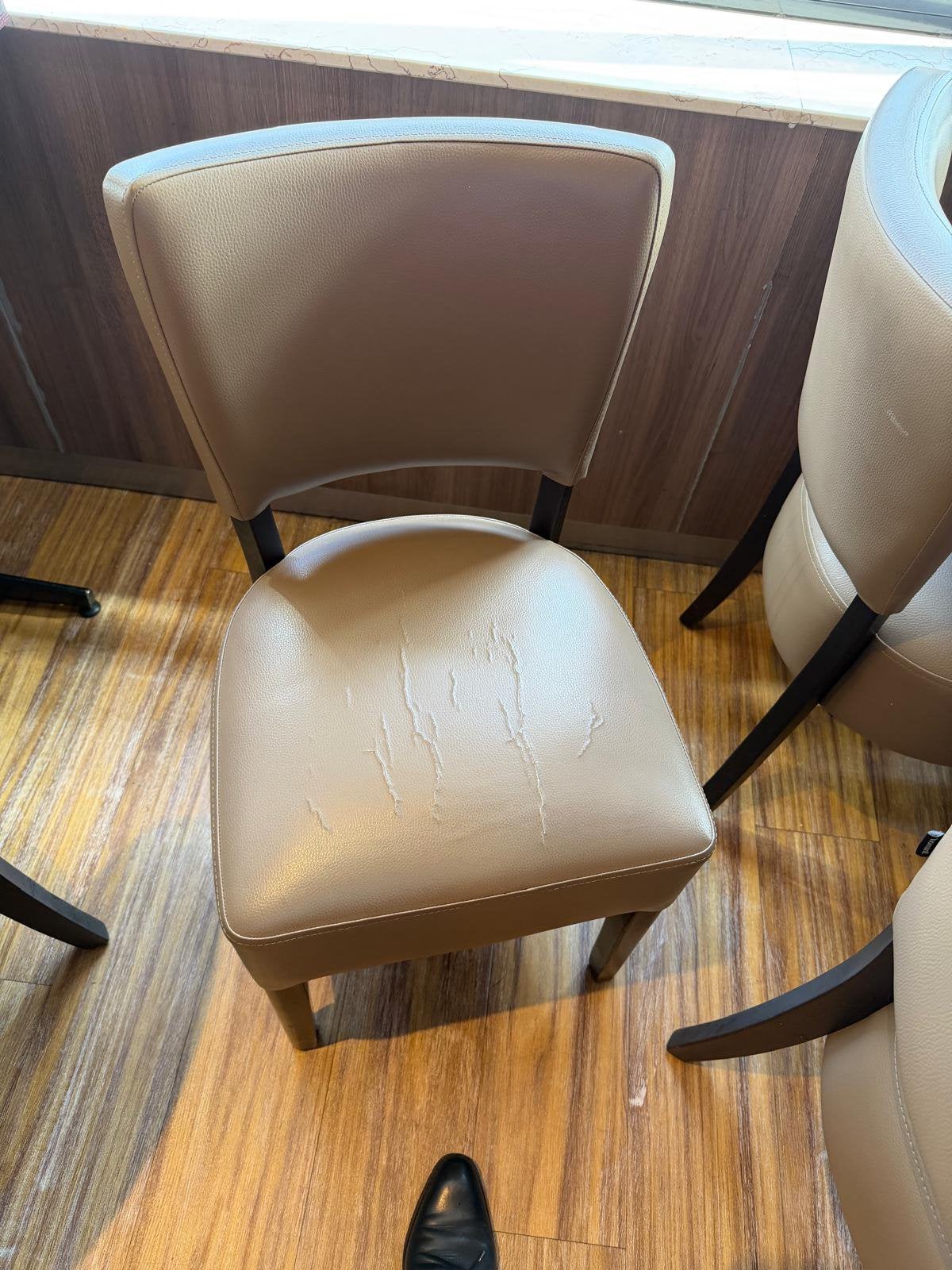 Parij stoelen tweedehands, Huis en Inrichting, Gebruikt, Bruin, Leer, Ophalen of Verzenden