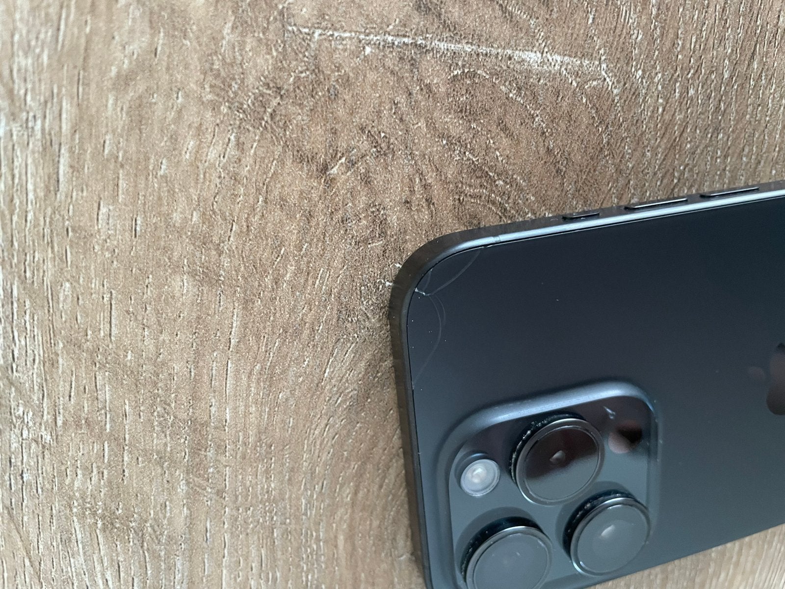 Foto 4 van iPhone 15 Pro 256GB Zwart - Lichte schade