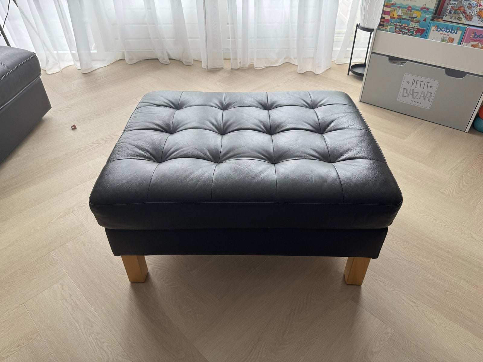 IKEA Landskrona voetenbank in donkerbruin leer, Ophalen, Leer, 75 tot 100 cm, Zo goed als nieuw