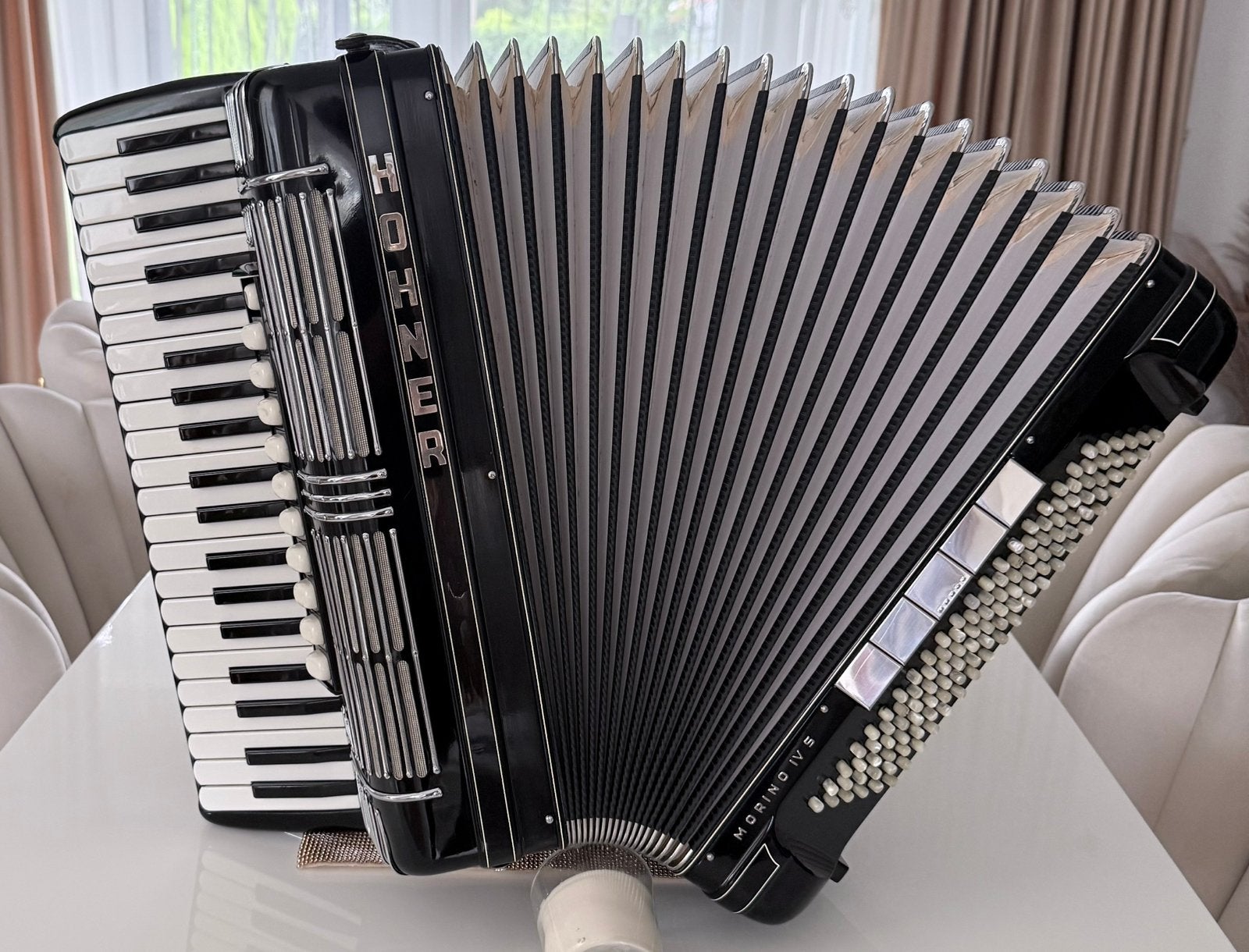 Accordeon Hohner Morino IV S, Muziek en Instrumenten, Keyboards, Ophalen of Verzenden