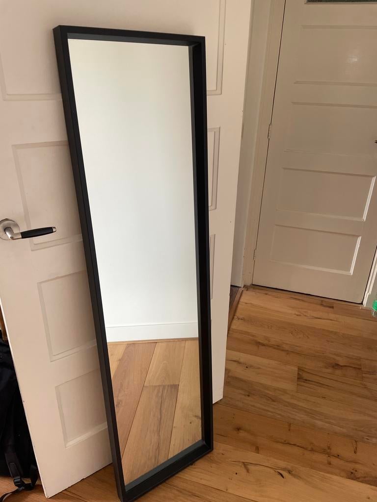 Zwarte passpiegel ikea, Huis en Inrichting, Woonaccessoires | Spiegels, Ophalen, Zo goed als nieuw, Rechthoekig, Minder dan 50 cm