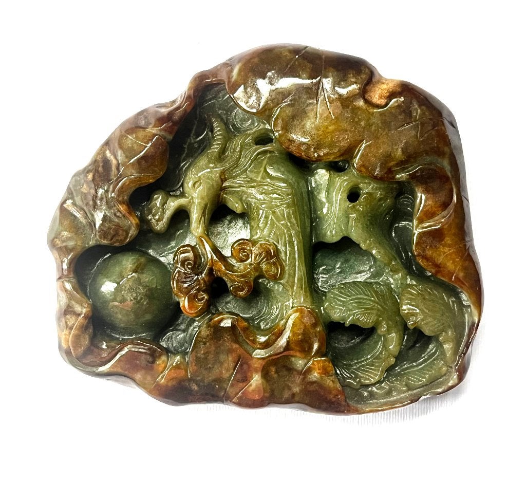 Late Qing Jade Qiaose carving Long chasing the flaming pearl, Natuurlijk materiaal, Overige typen, China, Meerkleurig